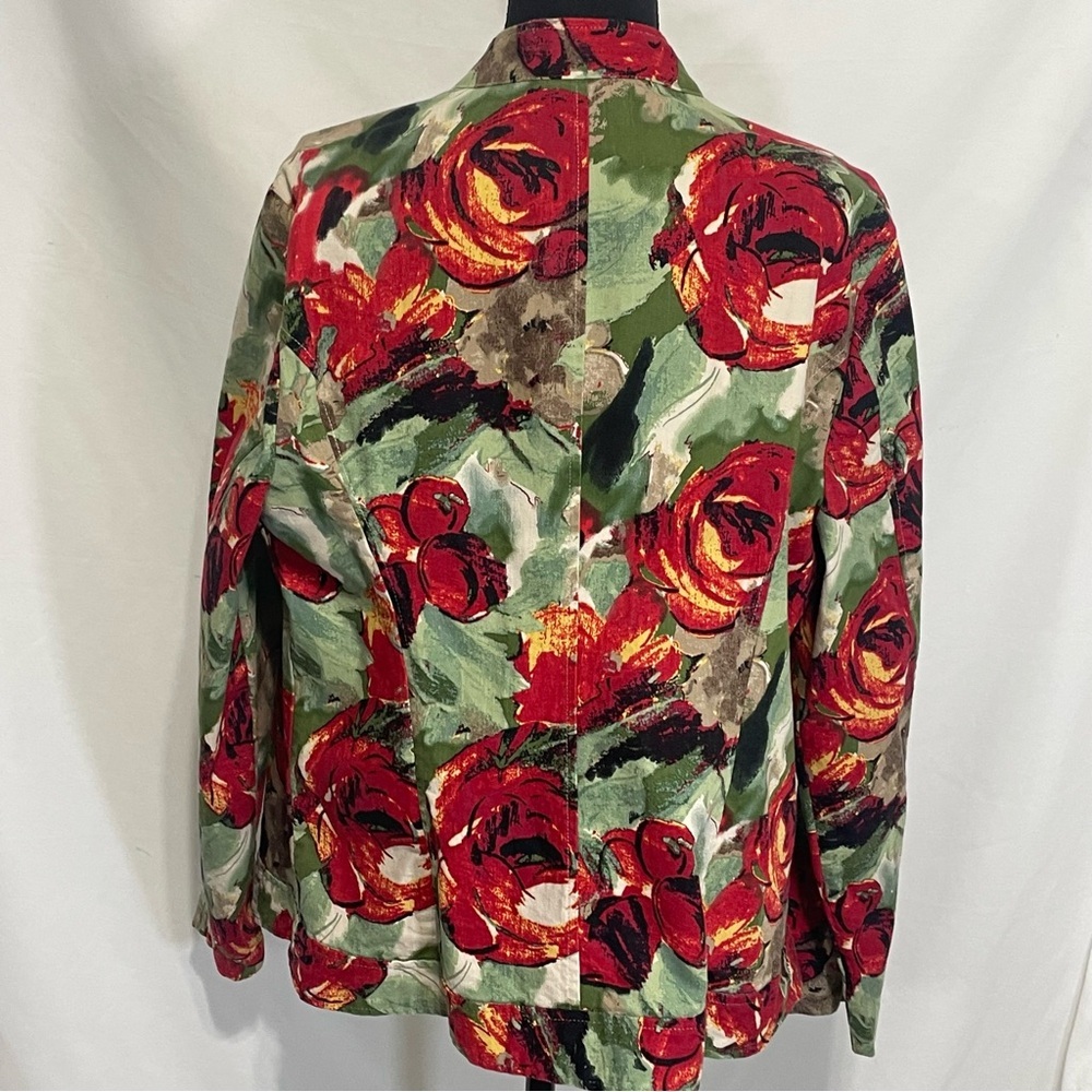 CJ Banks Woman’s blazer. Size 1X. Floral roses stretch. Preowned.